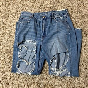 American Eagle Ripped Mom Jean size 16